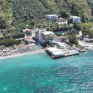 Hotel Paradise, Radhime